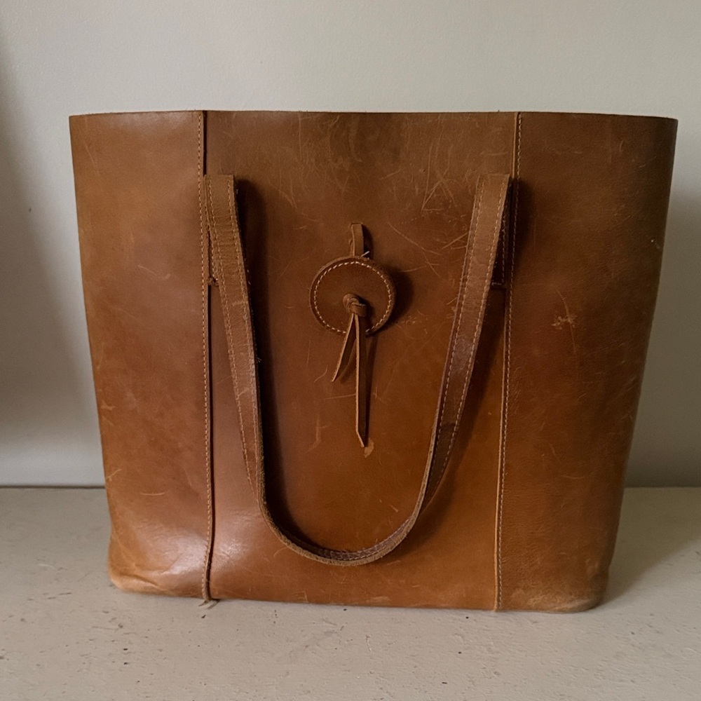 Classic Leather Tote Bag - Camel